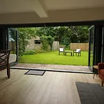 Modern Spacious House On The Wild Atlantic Way 펜션 *
